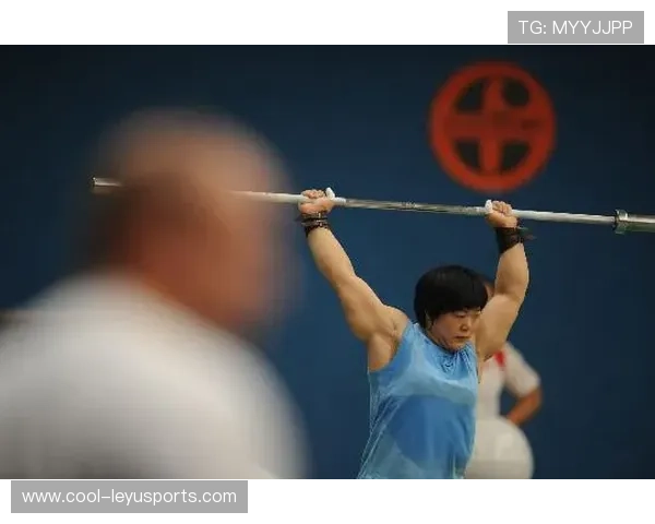 举重俱乐部建立学员成长档案便于长期跟踪培养，举重队力量训练